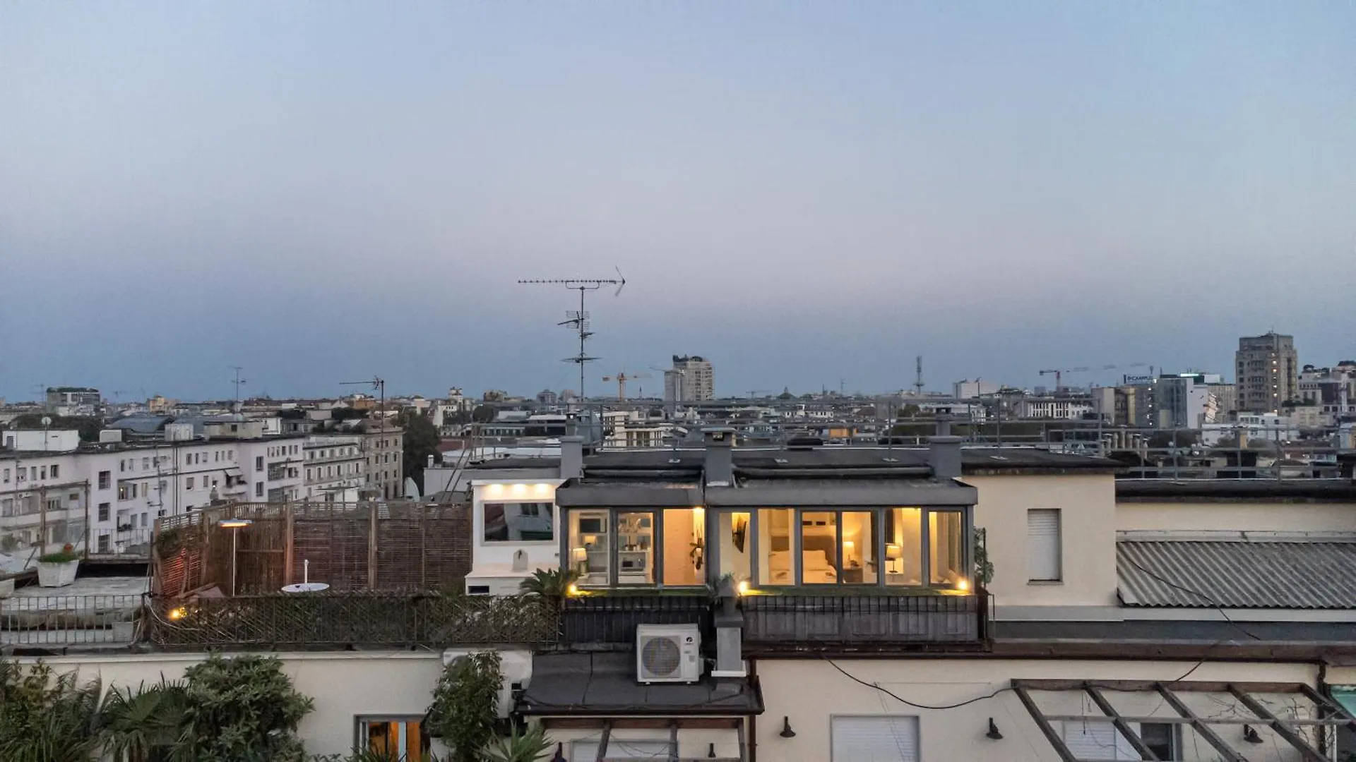 Luxury Penthouse With Jacuzzi & 360 View Rooftop Milánó 0*,