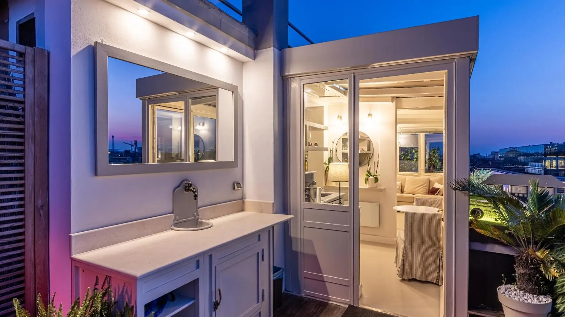 Lejlighed Luxury Penthouse With Jacuzzi & 360 View Rooftop Milano