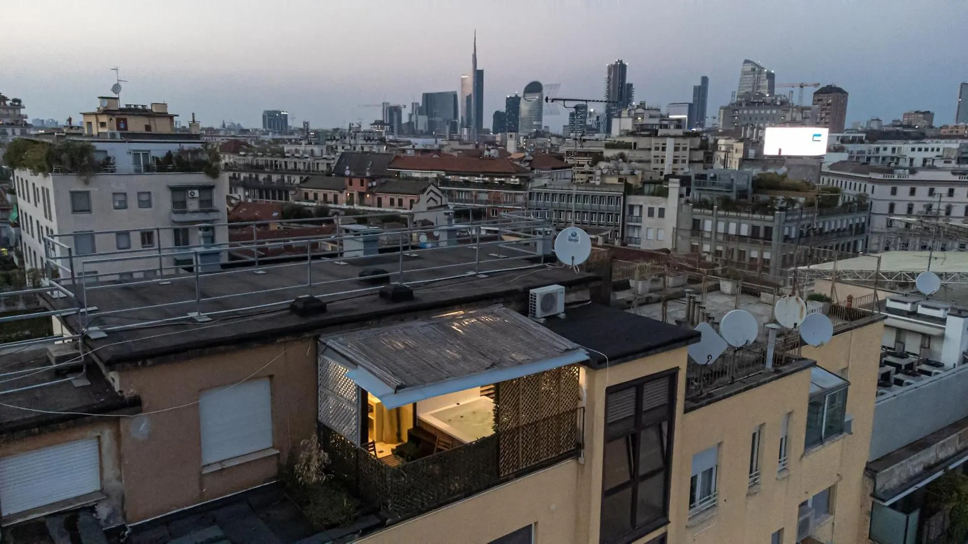 Luxury Penthouse With Jacuzzi & 360 View Rooftop Milano Lejlighed