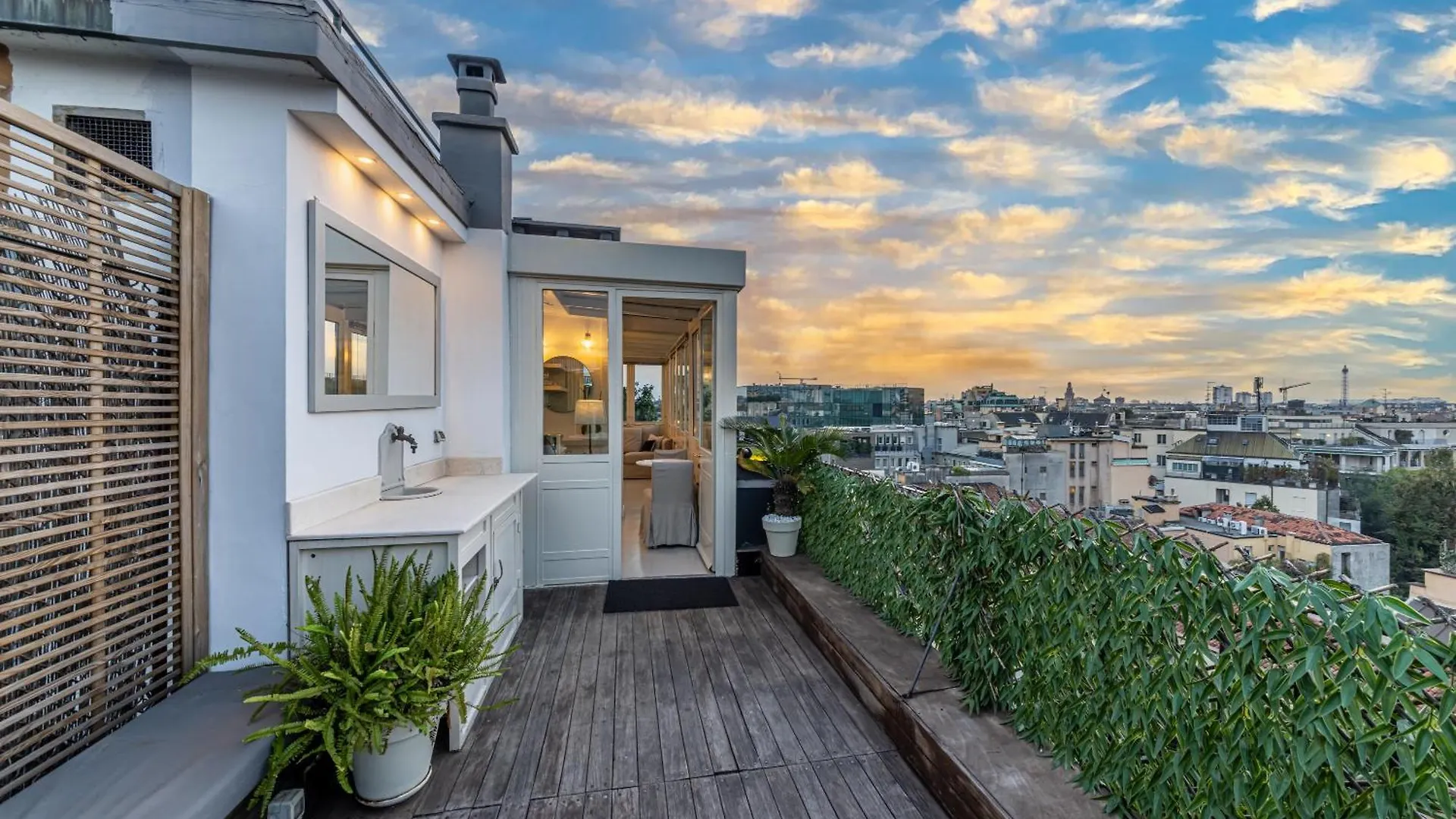 Luxury Penthouse With Jacuzzi & 360 View Rooftop Milano Italien