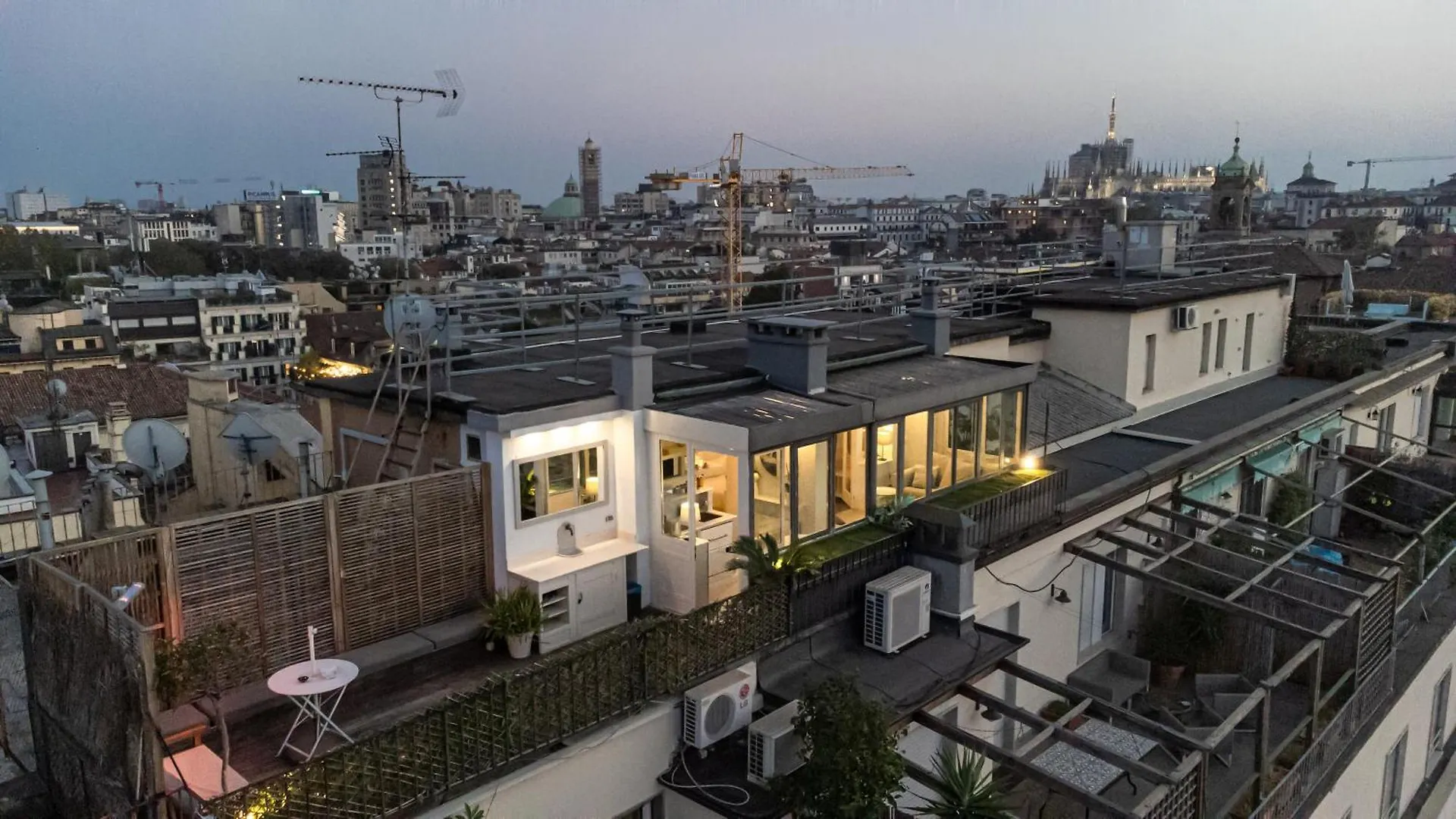 Luxury Penthouse With Jacuzzi & 360 View Rooftop Mediolan