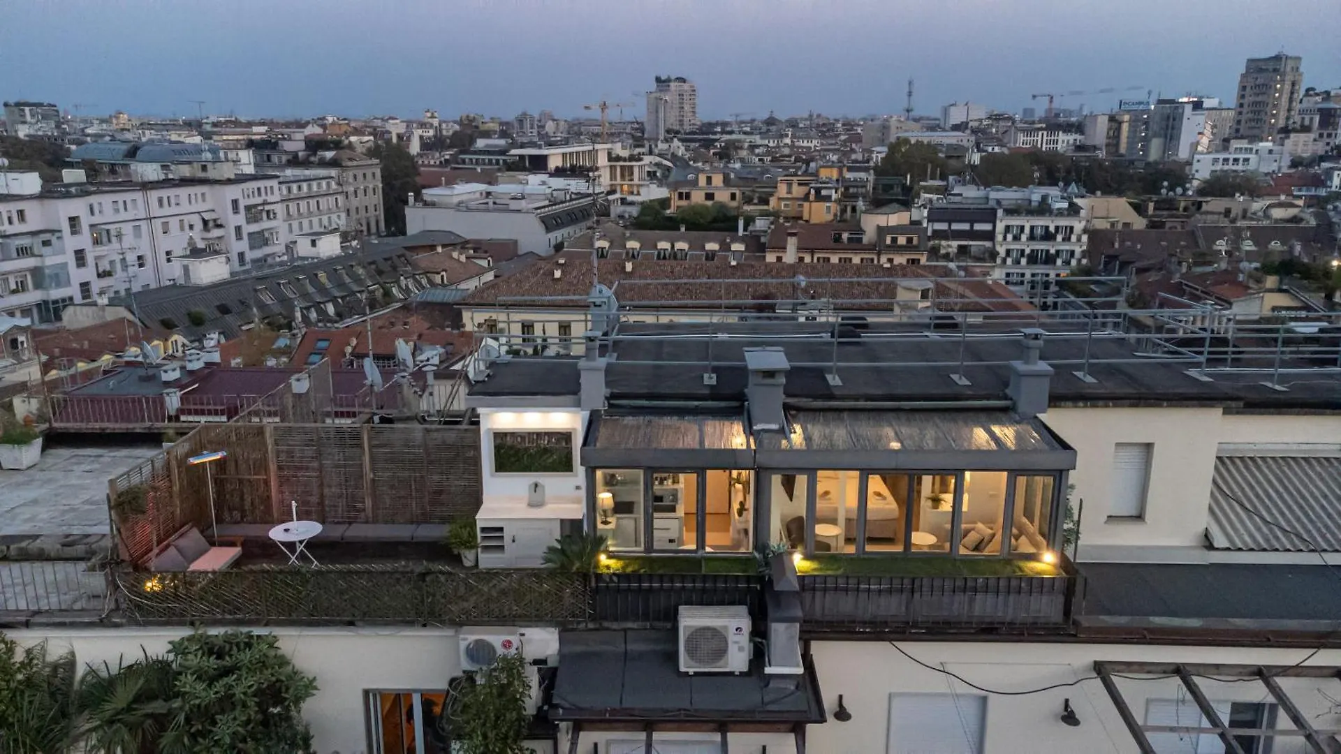 Apartament Luxury Penthouse With Jacuzzi & 360 View Rooftop Mediolan