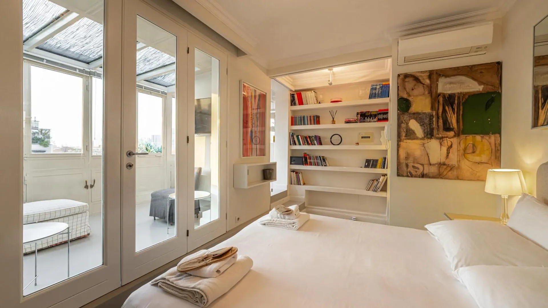 Luxury Penthouse With Jacuzzi & 360 View Rooftop Mediolan 0*,  Włochy